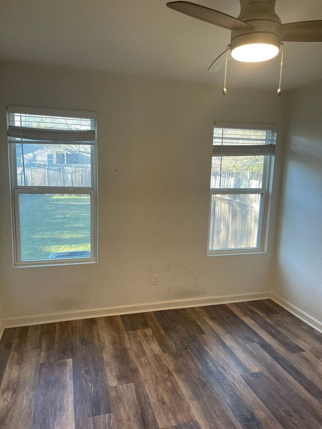 8801 Pineridge Dr in Austin, TX - Building Photo - Building Photo