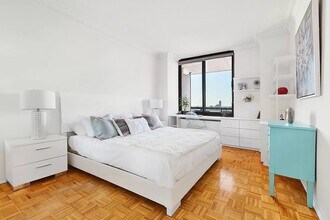 88 Battery Pl in New York, NY - Building Photo - Building Photo