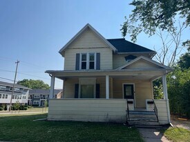 1207 High Ave in Oshkosh, WI - Building Photo