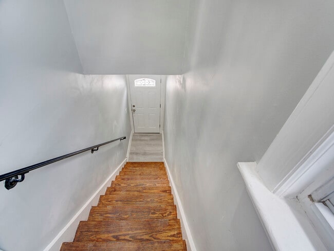 20 W 49th St, Unit 2 in Bayonne, NJ - Foto de edificio - Building Photo