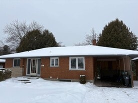 84 Lauris Av in Cambridge, ON - Building Photo
