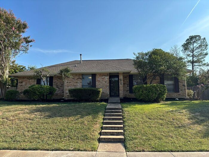 1616 St James Dr in Carrollton, TX - Building Photo