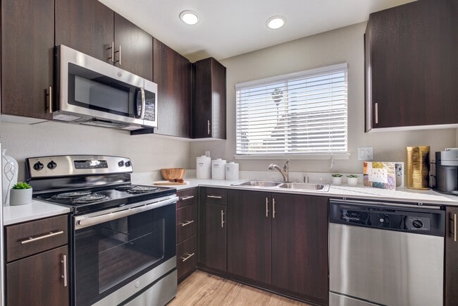 Sofi Waterford Park in San Jose, CA - Building Photo - Building Photo