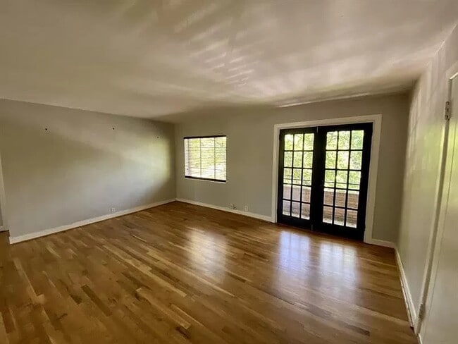 property at 1392 Normandy Dr NE