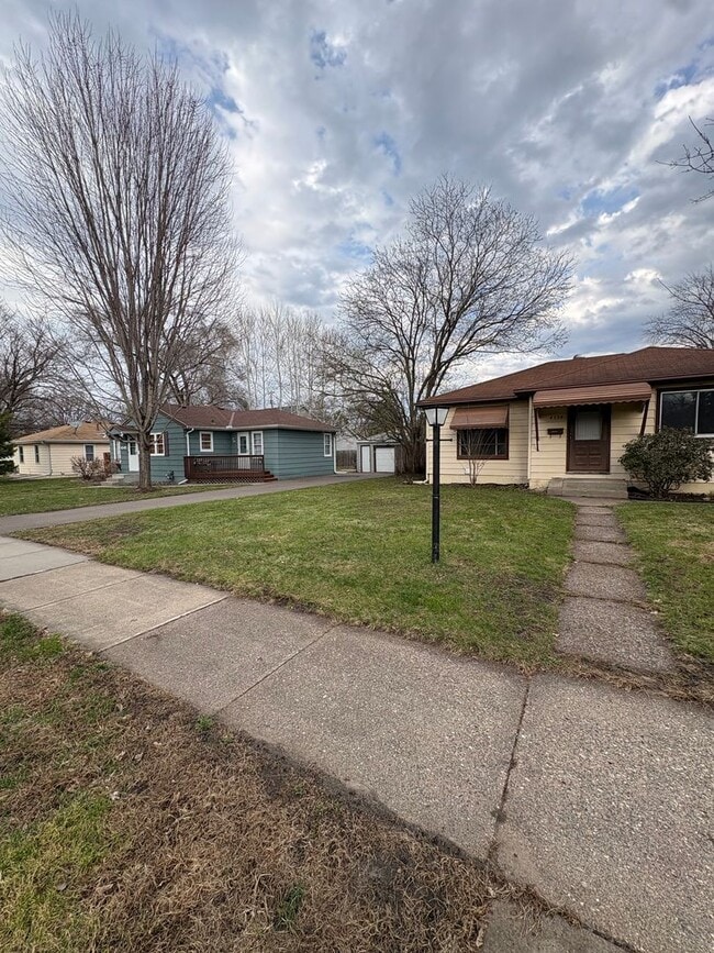 4534 Zane Ave N in Minneapolis, MN - Foto de edificio - Building Photo