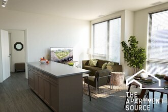 830 N Milwaukee Ave-Unit -405 in Chicago, IL - Building Photo - Building Photo