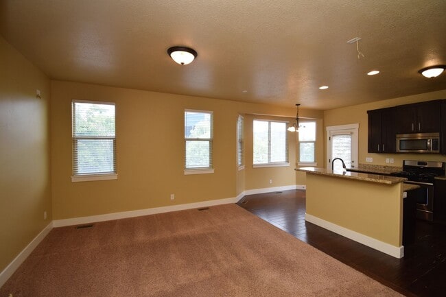 4056 S Olivia Ct in Murray, UT - Building Photo - Building Photo