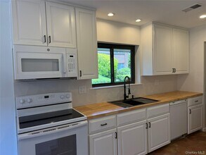 15 Old Field in Roslyn, NY - Building Photo - Building Photo