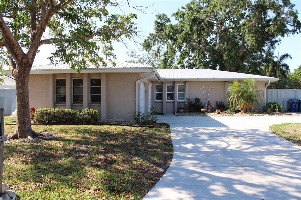 5911 7th Ave Dr W in Bradenton, FL - Building Photo