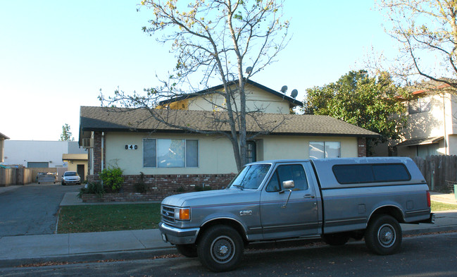 840 El Cerrito Way in Gilroy, CA - Foto de edificio - Building Photo