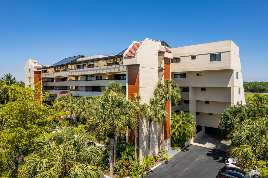 Hyde Park at Pelican Bay in Naples, FL - Foto de edificio