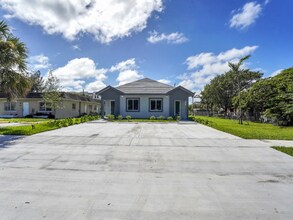 760 SW 10th St in Pompano Beach, FL - Building Photo - Building Photo