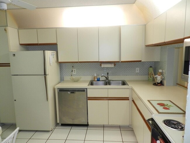 145 Lake Nancy Ln, Unit 2310 in West Palm Beach, FL - Building Photo - Building Photo