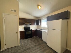 120 Twinwood Dr in Jacksonville, NC - Building Photo - Building Photo