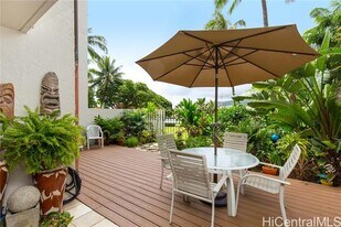 500 Lunalilo Home Rd in Honolulu, HI - Building Photo