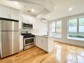 225 Howard Ave in Brooklyn, NY - Building Photo