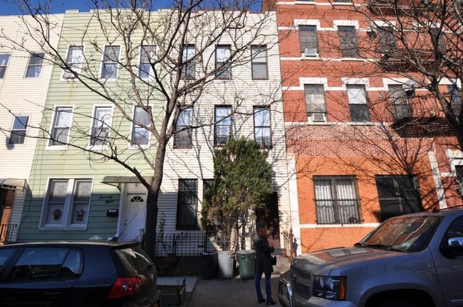 81 Freeman Street in Brooklyn, NY - Building Photo - Building Photo