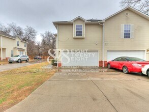 2924 Oak Tree Ave in Norman, OK - Building Photo - Building Photo