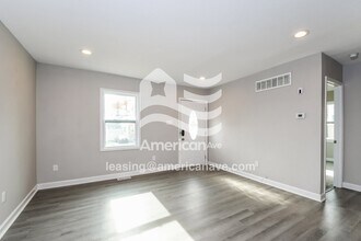 7707 Brocton Ct in St. Louis, MO - Foto de edificio - Building Photo