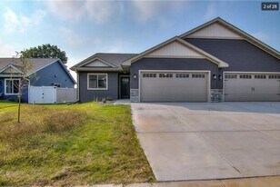241 Cole Dr in Eau Claire, WI - Building Photo