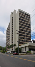 Punahou Chalet Condominiums in Honolulu, HI - Building Photo - Building Photo