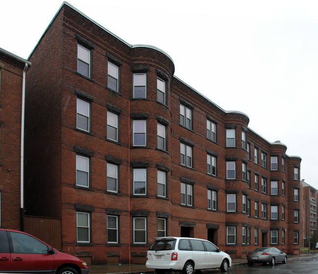 194-198 Lyman St in Holyoke, MA - Foto de edificio - Building Photo