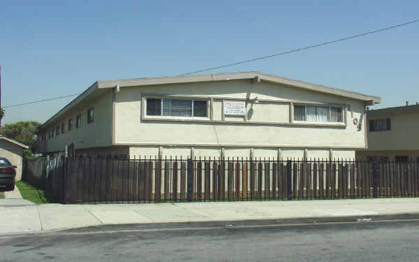 1101 - 1105 West 107th Street in Los Angeles, CA - Foto de edificio