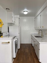 911 N Harper Ave, Unit 2 in West Hollywood, CA - Building Photo - Building Photo