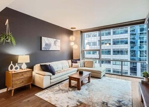 321 10th Ave, Unit 904 in San Diego, CA - Foto de edificio - Building Photo