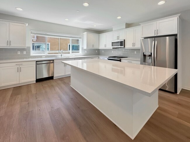607 Shadowbrook in Lake Forest, CA - Building Photo - Building Photo