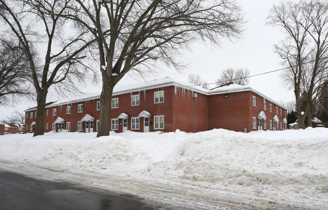 Gilmore Village in Deerfield, NY - Foto de edificio