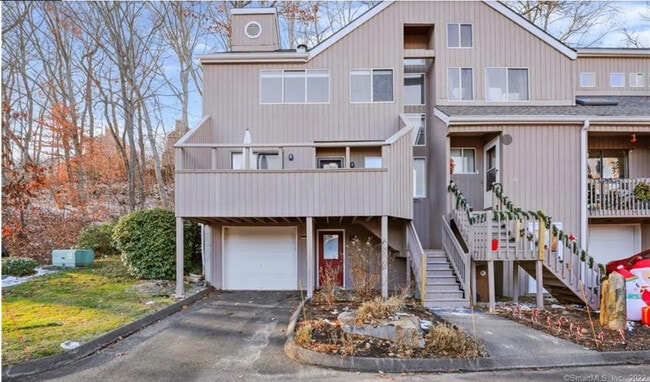 property at 141 Spring Gln