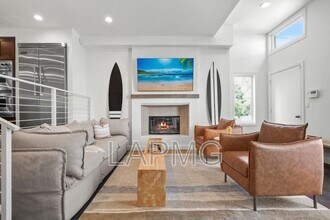 9842 Portola Dr in Beverly Hills, CA - Building Photo - Building Photo