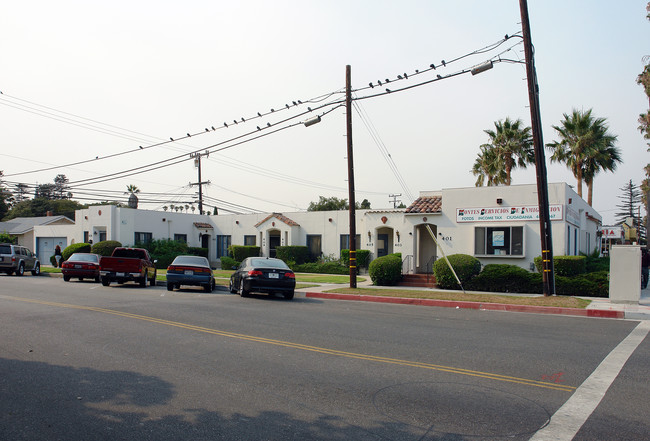401-415 W 4th St in Oxnard, CA - Foto de edificio - Building Photo
