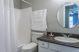 Treasure Bay in Lake Jackson, TX - Foto de edificio - Interior Photo