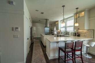 6407 Dix St in Los Angeles, CA - Building Photo - Building Photo