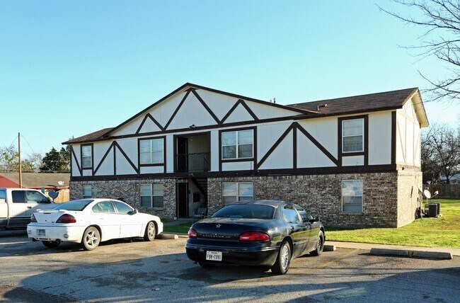 101 Pecan St in Grandview, TX - Building Photo - Building Photo