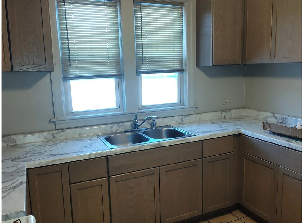 1827 W 170th St, Unit Unit 1 in Hazel Crest, IL - Building Photo