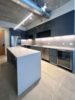 137 NW 30th St, Unit C1 in Miami, FL - Building Photo