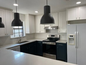 2201 Pin Oak Rd in Edinburg, TX - Building Photo - Building Photo