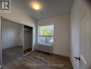 804A St Clair Ave W in Toronto, ON - Building Photo - Building Photo