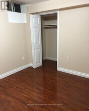 976 Southfork Dr in Mississauga, ON - Building Photo - Building Photo