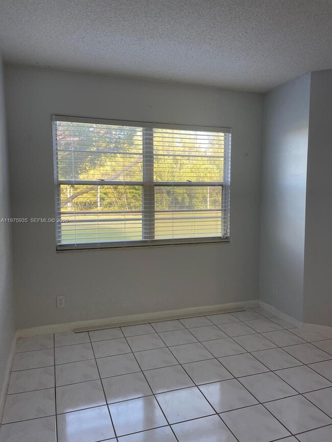 1110 SW 125th Ave in Pembroke Pines, FL - Building Photo - Building Photo
