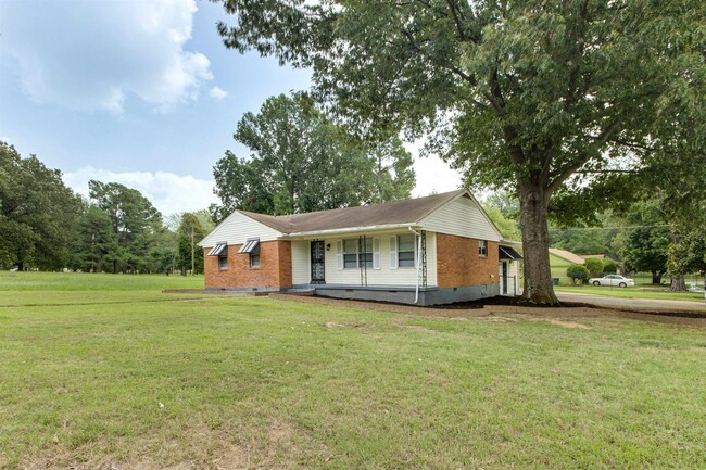 2105 Grovehaven Dr in Memphis, TN - Building Photo - Building Photo