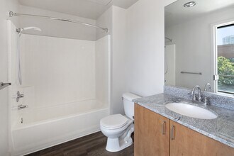 Vela Apartment Homes in San Diego, CA - Foto de edificio - Building Photo