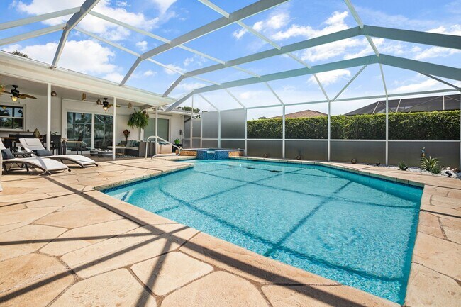 990 Nottingham Dr in Naples, FL - Building Photo - Building Photo