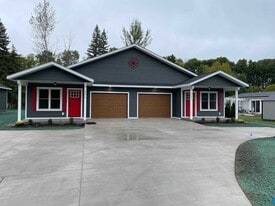 530 State St, Unit 24 in Boyne City, MI - Building Photo
