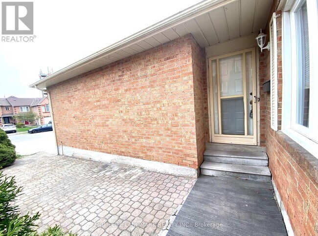 15 Hanson Rd in Mississauga, ON - Building Photo - Building Photo