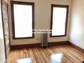 336 Centre St, Unit 2 in Boston, MA - Foto de edificio - Building Photo