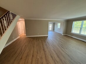 681 Overland Ave, Unit #1 in Cincinnati, OH - Foto de edificio - Building Photo